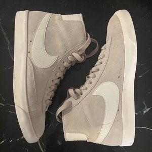 NIKE Womens Blazer Mid Vintage Suede Shoes